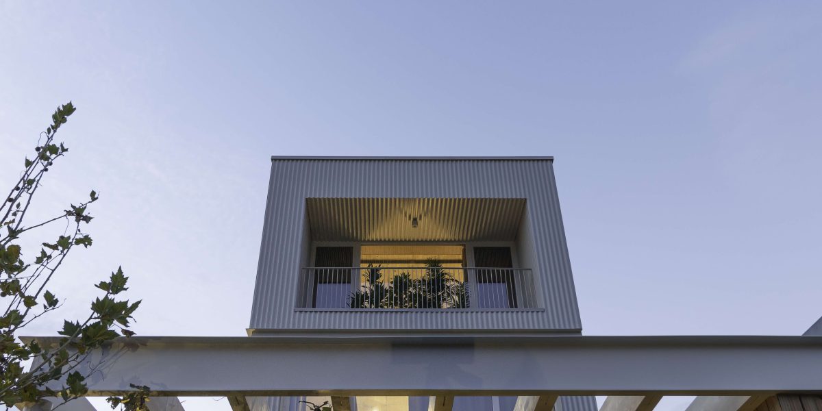cover photo HOUSE 4